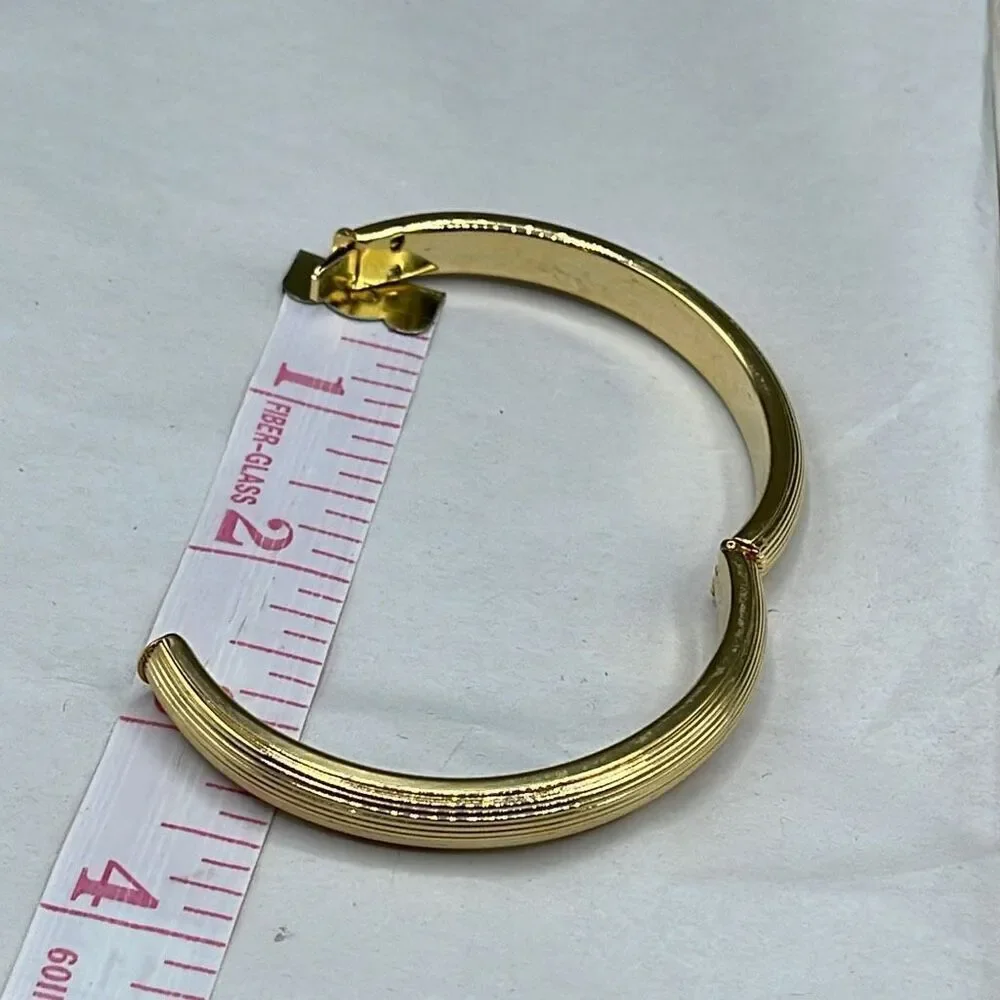 Vintage ribbed gold colored hinged bangle